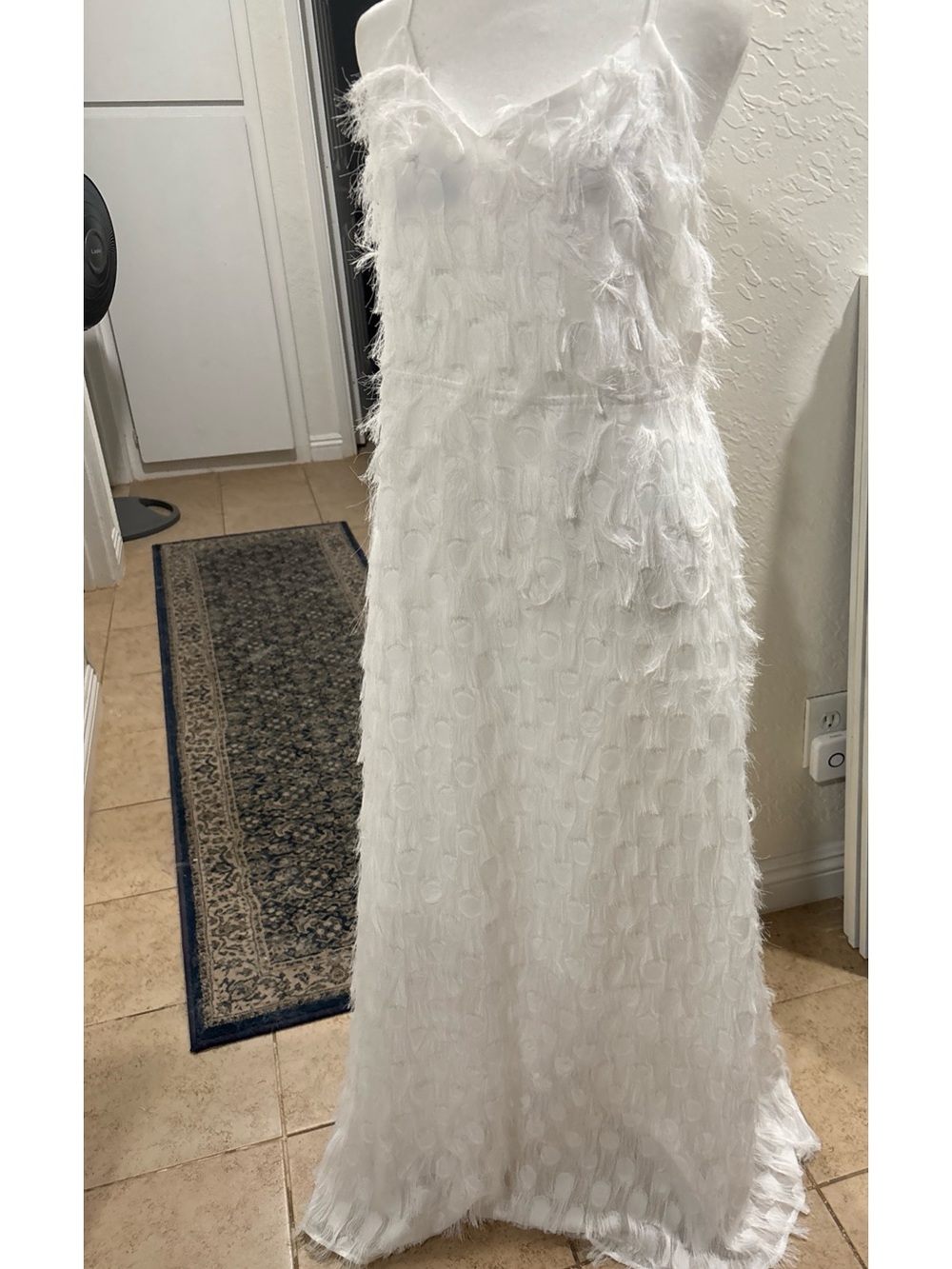 AKIRA Label Dream Girl White Faux Feather Embellished Maxi Dress feminine LARGE